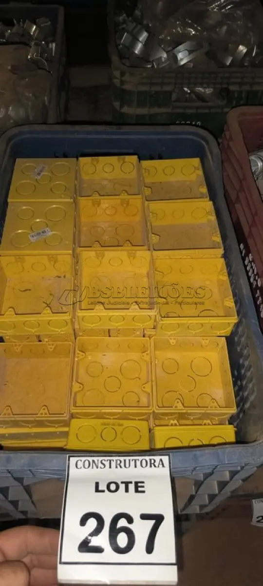 LOTE 267 - 01 LOTE COM CAIXAS DE LUZ 4X4. (CAIXA ORGANIZADORA NAO INCLUSA) (NO ESTADO) ATENÇÃO! FAZER A VISITAÇÃO ANTES DE ARREMATAR, NÃO SABEMOS SE FUNCIONA, LEILÃO NÃO TEM GARANTIA E NEM DEVOLUÇÃO, SUJEITO A POSSÍVEIS AVARIAS VISÍVEIS/OCULTAS E/OU AUSÊNCIA DE COMPONENTES.