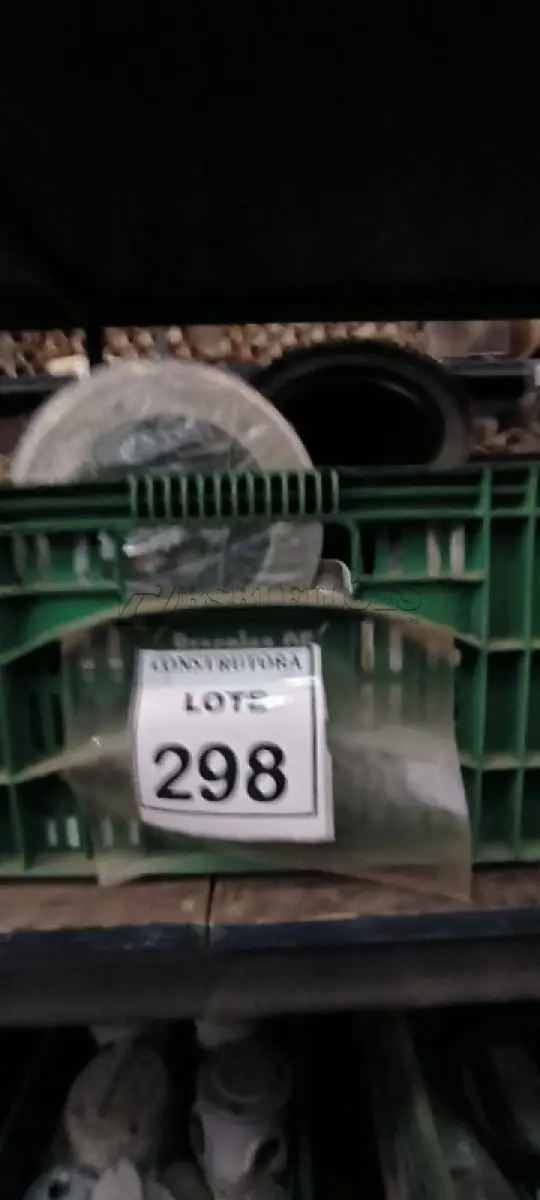 LOTE 298 - 01 LOTE COM LUMINÁRIAS DE PISO E LUMINARIAS TARTARUGAS. (CAIXA ORGANIZADORA NAO INCLUSA) (NO ESTADO) ATENÇÃO! FAZER A VISITAÇÃO ANTES DE ARREMATAR, NÃO SABEMOS SE FUNCIONA, LEILÃO NÃO TEM GARANTIA E NEM DEVOLUÇÃO, SUJEITO A POSSÍVEIS AVARIAS VISÍVEIS/OCULTAS E/OU AUSÊNCIA DE COMPONENTES.
