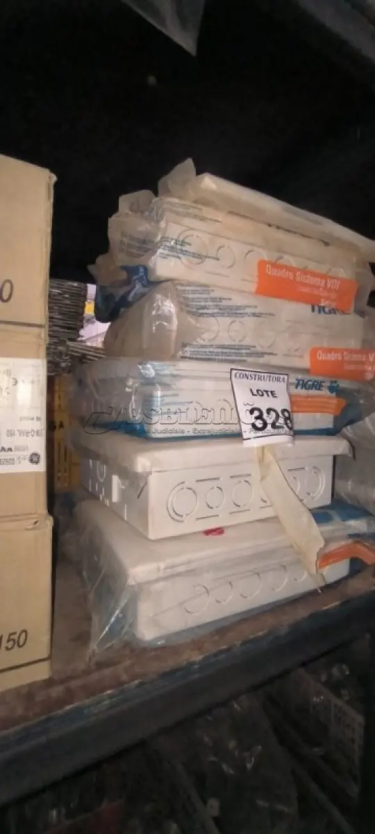 LOTE 328 - 01 LOTE COM QUADROS DE SISTEMA VDI. (NO ESTADO) ATENÇÃO! FAZER A VISITAÇÃO ANTES DE ARREMATAR, NÃO SABEMOS SE FUNCIONA, LEILÃO NÃO TEM GARANTIA E NEM DEVOLUÇÃO, SUJEITO A POSSÍVEIS AVARIAS VISÍVEIS/OCULTAS E/OU AUSÊNCIA DE COMPONENTES.