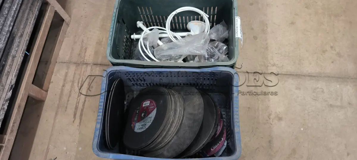 LOTE 238 - 01 LOTE COM DISCOS DE CORTE 7/8” E DISCO DE CORTE PARA POLICORTE. (CAIXA ORGANIZADORA NAO INCLUSA) (NO ESTADO) ATENÇÃO! FAZER A VISITAÇÃO ANTES DE ARREMATAR, NÃO SABEMOS SE FUNCIONA, LEILÃO NÃO TEM GARANTIA E NEM DEVOLUÇÃO, SUJEITO A POSSÍVEIS AVARIAS VISÍVEIS/OCULTAS E/OU AUSÊNCIA DE COMPONENTES.