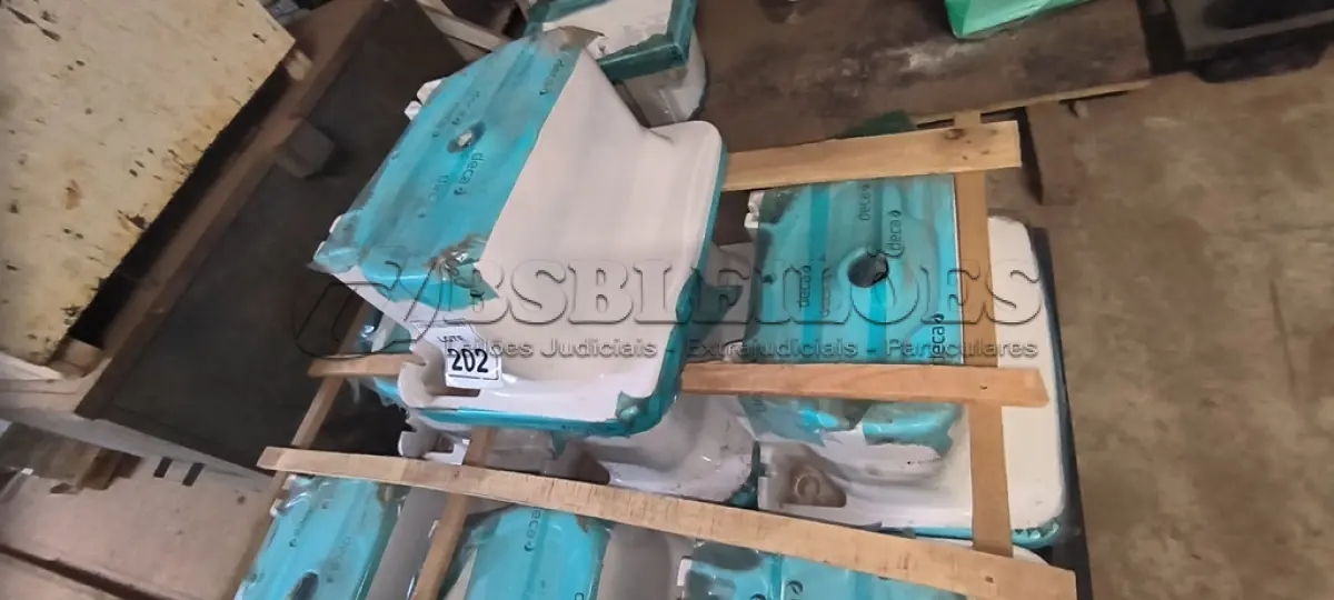 LOTE 202 - 04 TANQUES DECA. (NO ESTADO) ATENÇÃO! FAZER A VISITAÇÃO ANTES DE ARREMATAR, NÃO SABEMOS SE FUNCIONA, LEILÃO NÃO TEM GARANTIA E NEM DEVOLUÇÃO, SUJEITO A POSSÍVEIS AVARIAS VISÍVEIS/OCULTAS E/OU AUSÊNCIA DE COMPONENTES.