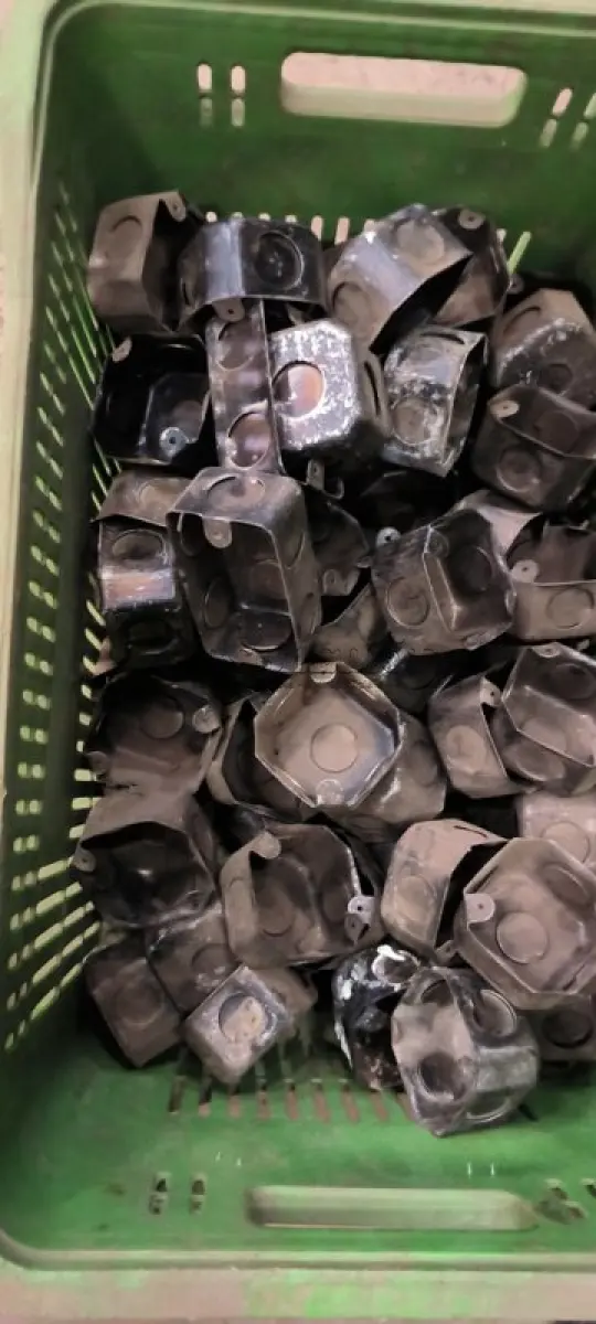 LOTE 306 - 01 LOTE COM CAIXAS DE LUZ METÁLICAS 3X3. (CAIXA ORGANIZADORA NAO INCLUSA) (NO ESTADO) ATENÇÃO! FAZER A VISITAÇÃO ANTES DE ARREMATAR, NÃO SABEMOS SE FUNCIONA, LEILÃO NÃO TEM GARANTIA E NEM DEVOLUÇÃO, SUJEITO A POSSÍVEIS AVARIAS VISÍVEIS/OCULTAS E/OU AUSÊNCIA DE COMPONENTES.