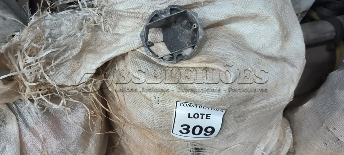 LOTE 309 - 02 SACOS COM CAIXAS DE LUZ 4X4 EM PVC. (CAIXA ORGANIZADORA NAO INCLUSA) (NO ESTADO) ATENÇÃO! FAZER A VISITAÇÃO ANTES DE ARREMATAR, NÃO SABEMOS SE FUNCIONA, LEILÃO NÃO TEM GARANTIA E NEM DEVOLUÇÃO, SUJEITO A POSSÍVEIS AVARIAS VISÍVEIS/OCULTAS E/OU AUSÊNCIA DE COMPONENTES.