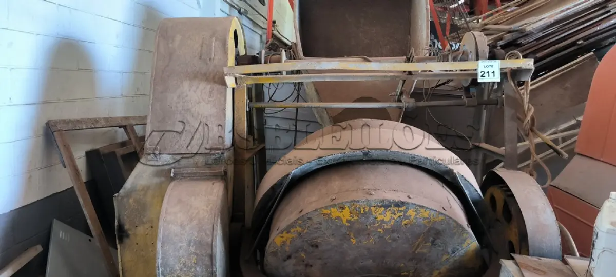 LOTE 211 - 01 BETONEIRA INDUSTRIAL TRIFÁSICO NA COR AMARELO. (NO ESTADO) ATENÇÃO! FAZER A VISITAÇÃO ANTES DE ARREMATAR, NÃO SABEMOS SE FUNCIONA, LEILÃO NÃO TEM GARANTIA E NEM DEVOLUÇÃO, SUJEITO A POSSÍVEIS AVARIAS VISÍVEIS/OCULTAS E/OU AUSÊNCIA DE COMPONENTES.