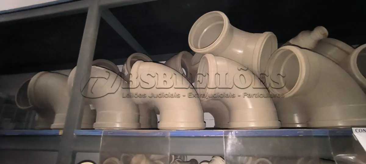 LOTE 374 - 01 LOTE COM LUVAS EM PVC PARA ESGOTO SN 200MM, CURVA CURTA DE ESGOTO SN150MM, E ALONGADOR. (NO ESTADO) ATENÇÃO! FAZER A VISITAÇÃO ANTES DE ARREMATAR, NÃO SABEMOS SE FUNCIONA, LEILÃO NÃO TEM GARANTIA E NEM DEVOLUÇÃO, SUJEITO A POSSÍVEIS AVARIAS VISÍVEIS/OCULTAS E/OU AUSÊNCIA DE COMPONENTES.