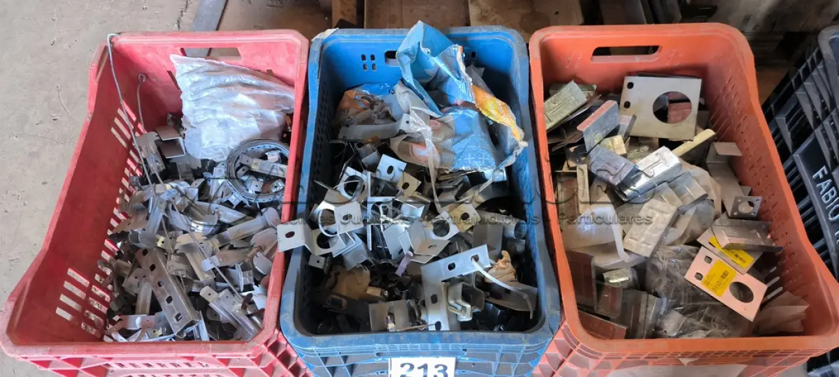 LOTE 213 - 01 LOTE COM REGULADORES PARA FORRO, ABRAÇADEIRAS ZINCADAS E LUVA ZINCADA. (CAIXA ORGANIZADORA NAO INCLUSA) (NO ESTADO) ATENÇÃO! FAZER A VISITAÇÃO ANTES DE ARREMATAR, NÃO SABEMOS SE FUNCIONA, LEILÃO NÃO TEM GARANTIA E NEM DEVOLUÇÃO, SUJEITO A POSSÍVEIS AVARIAS VISÍVEIS/OCULTAS E/OU AUSÊNCIA DE COMPONENTES.