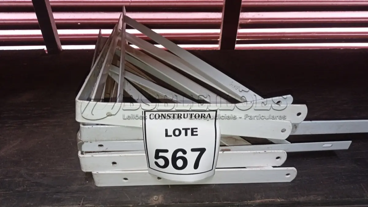 LOTE 567 - 08 CANTONEIRAS EM FERRO. (NO ESTADO) ATENÇÃO! FAZER A VISITAÇÃO ANTES DE ARREMATAR, NÃO SABEMOS SE FUNCIONA, LEILÃO NÃO TEM GARANTIA E NEM DEVOLUÇÃO, SUJEITO A POSSÍVEIS AVARIAS VISÍVEIS/OCULTAS E/OU AUSÊNCIA DE COMPONENTES.