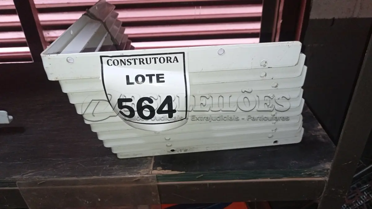 LOTE 564 - 10 CANTONEIRAS DE FERRO. (NO ESTADO) ATENÇÃO! FAZER A VISITAÇÃO ANTES DE ARREMATAR, NÃO SABEMOS SE FUNCIONA, LEILÃO NÃO TEM GARANTIA E NEM DEVOLUÇÃO, SUJEITO A POSSÍVEIS AVARIAS VISÍVEIS/OCULTAS E/OU AUSÊNCIA DE COMPONENTES.