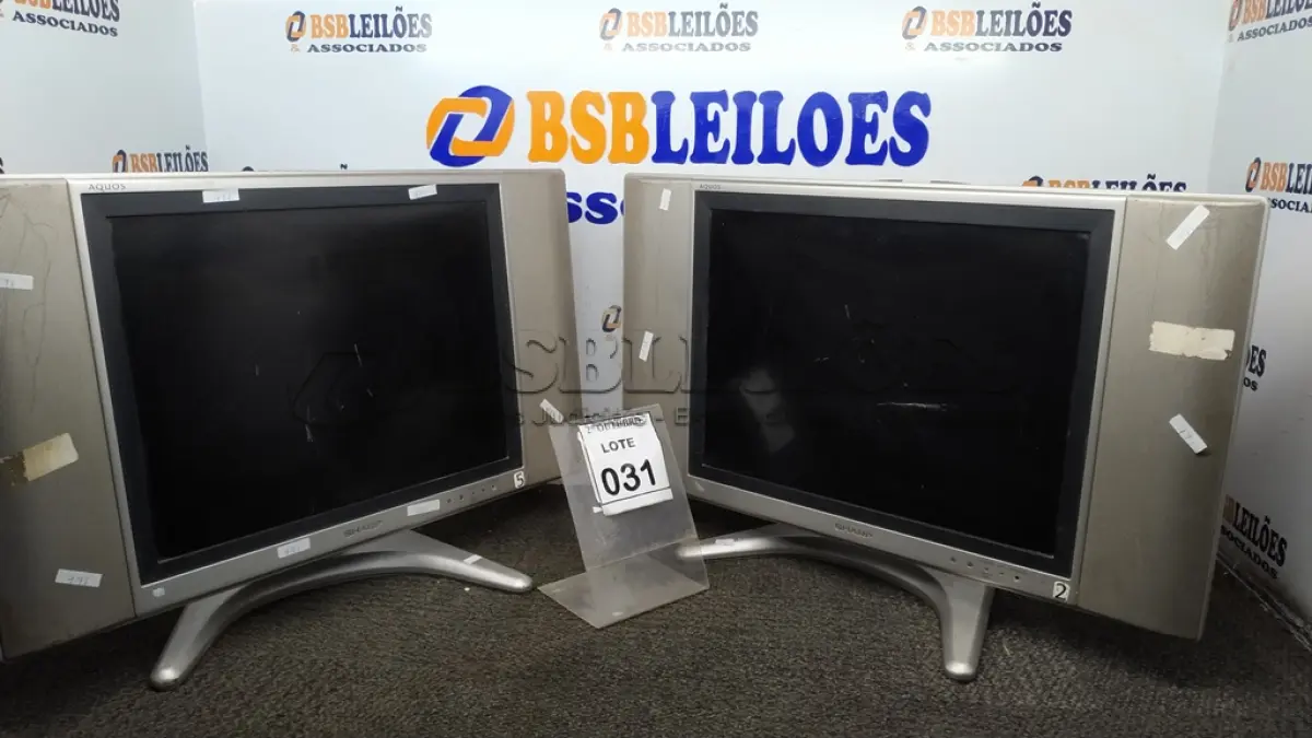 LOTE 031 - 02 TVS LCD 20’’ MARCA SHARP AQUOS. (NO ESTADO) ATENÇÃO! FAZER A VISITAÇÃO ANTES DE ARREMATAR, NÃO SABEMOS SE FUNCIONA, LEILÃO NÃO TEM GARANTIA E NEM DEVOLUÇÃO, SUJEITO A POSSÍVEIS AVARIAS VISÍVEIS/OCULTAS E/OU AUSÊNCIA DE COMPONENTES.