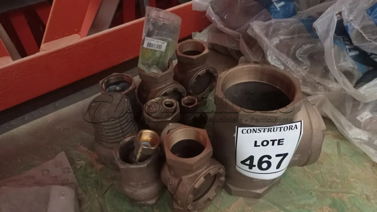 LOTE 467 - 01 LOTE COM TE COM VIDOR HIDRAULICO, TE DE INSPEÇÃO E VÁLVULA DE RETENÇÃO EM METAIS. (NO ESTADO) ATENÇÃO! FAZER A VISITAÇÃO ANTES DE ARREMATAR, NÃO SABEMOS SE FUNCIONA, LEILÃO NÃO TEM GARANTIA E NEM DEVOLUÇÃO, SUJEITO A POSSÍVEIS AVARIAS VISÍVEIS/OCULTAS E/OU AUSÊNCIA DE COMPONENTES.