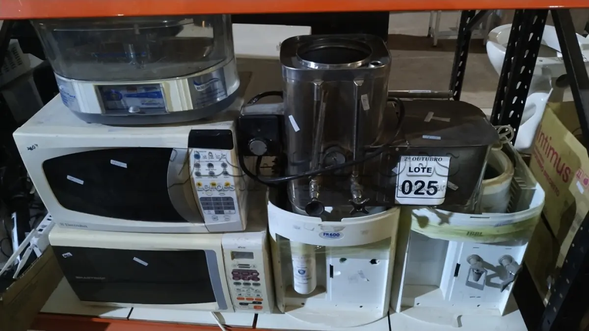 LOTE 025 - 02 PURIFICADORES DE ÁGUA MARCA IBBL, 02 MICRO-ONDAS, 01 CAFETEIRA E 01 UMIDIFICADOR. (NO ESTADO) ATENÇÃO! FAZER A VISITAÇÃO ANTES DE ARREMATAR, NÃO SABEMOS SE FUNCIONA, LEILÃO NÃO TEM GARANTIA E NEM DEVOLUÇÃO, SUJEITO A POSSÍVEIS AVARIAS VISÍVEIS/OCULTAS E/OU AUSÊNCIA DE COMPONENTES.
