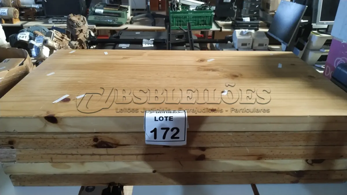 LOTE 172 - 05 TÁBUAS DE MADEIRA DE APROXIMADAMENTE 0,97X0,50 CM. (NO ESTADO) ATENÇÃO! FAZER A VISITAÇÃO ANTES DE ARREMATAR, NÃO SABEMOS SE FUNCIONA, LEILÃO NÃO TEM GARANTIA E NEM DEVOLUÇÃO, SUJEITO A POSSÍVEIS AVARIAS VISÍVEIS/OCULTAS E/OU AUSÊNCIA DE COMPONENTES.