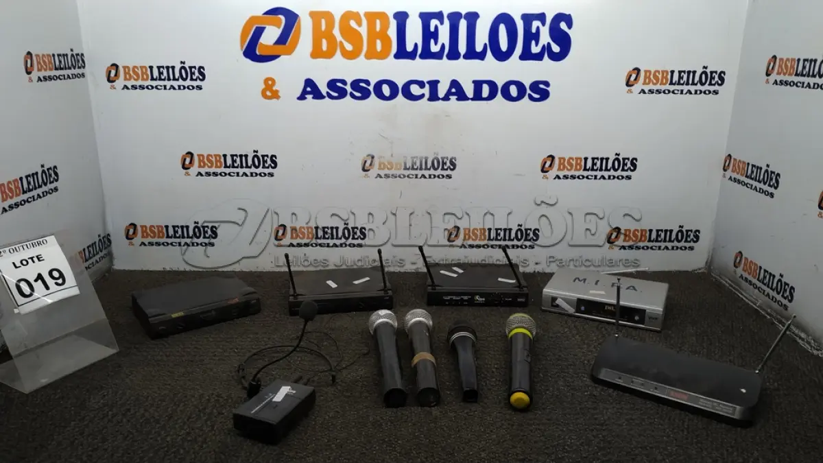LOTE 019 - 03 MICROFONES E 05 RECEPTORES DE MARCAS E MODELOS DIVERSOS. (NO ESTADO) ATENÇÃO! FAZER A VISITAÇÃO ANTES DE ARREMATAR, NÃO SABEMOS SE FUNCIONA, LEILÃO NÃO TEM GARANTIA E NEM DEVOLUÇÃO, SUJEITO A POSSÍVEIS AVARIAS VISÍVEIS/OCULTAS E/OU AUSÊNCIA DE COMPONENTES.
