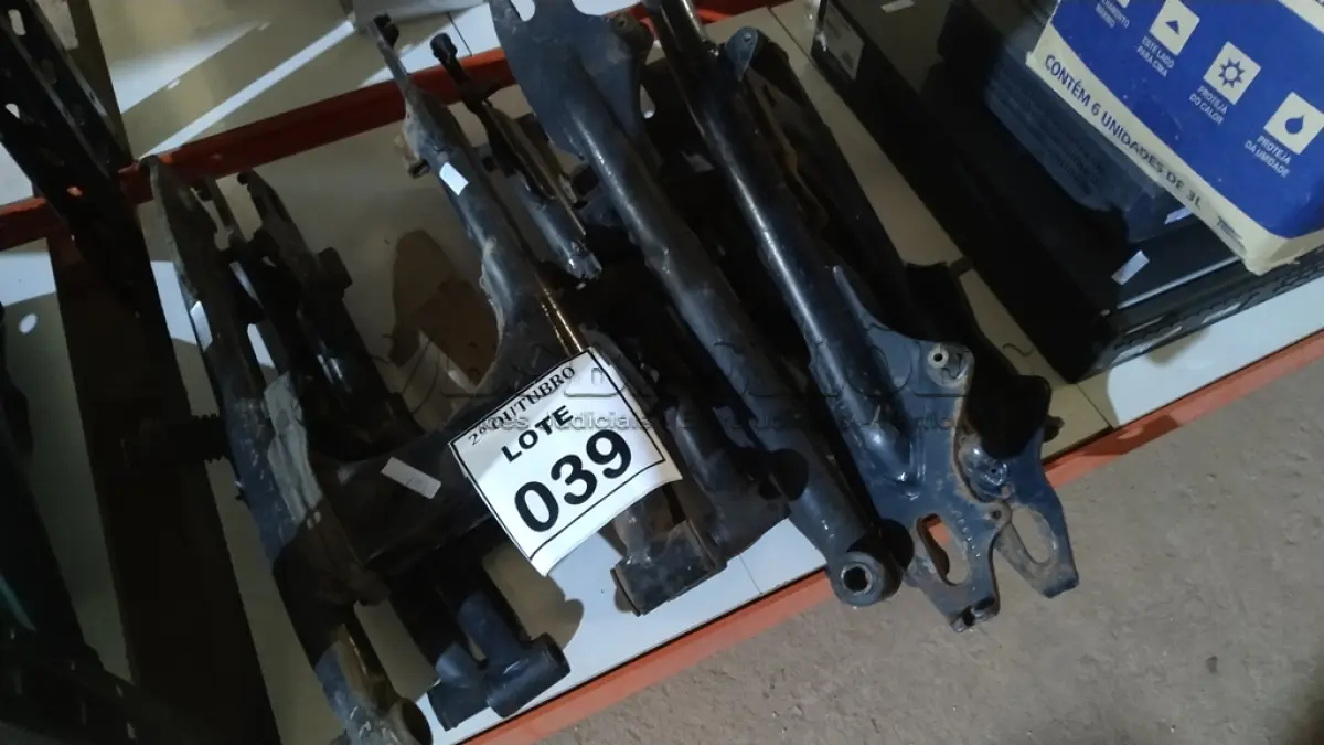 LOTE 039 - 01 LOTE COM VÁRIAS BALANÇAS GARFO DE MOTO. (NO ESTADO) ATENÇÃO! FAZER A VISITAÇÃO ANTES DE ARREMATAR, NÃO SABEMOS SE FUNCIONA, LEILÃO NÃO TEM GARANTIA E NEM DEVOLUÇÃO, SUJEITO A POSSÍVEIS AVARIAS VISÍVEIS/OCULTAS E/OU AUSÊNCIA DE COMPONENTES.