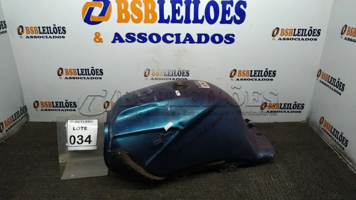 LOTE 034 - 01 TANQUE DE MOTO FAZER 250. (NO ESTADO) ATENÇÃO! FAZER A VISITAÇÃO ANTES DE ARREMATAR, NÃO SABEMOS SE FUNCIONA, LEILÃO NÃO TEM GARANTIA E NEM DEVOLUÇÃO, SUJEITO A POSSÍVEIS AVARIAS VISÍVEIS/OCULTAS E/OU AUSÊNCIA DE COMPONENTES.