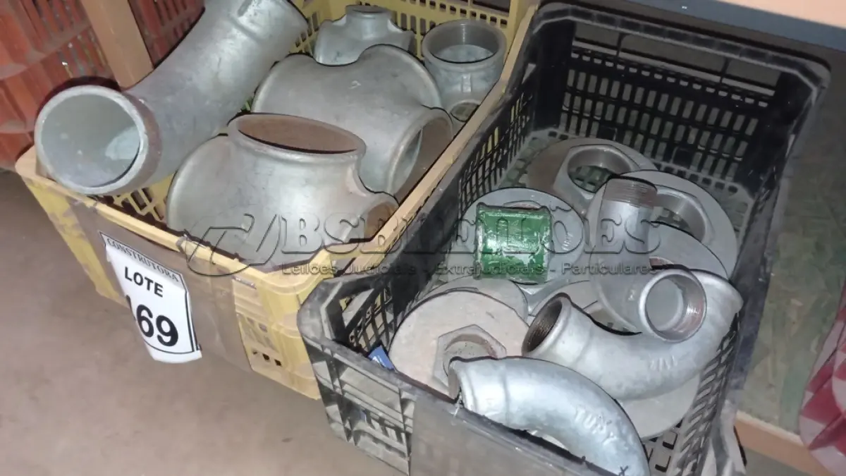 LOTE 469 - 01 LOTE COM FLANGER E TE DIVERSOS EM FERRO GALVANIZADOS. (CAIXA ORGANIZADORA NAO INCLUSA) (NO ESTADO) ATENÇÃO! FAZER A VISITAÇÃO ANTES DE ARREMATAR, NÃO SABEMOS SE FUNCIONA, LEILÃO NÃO TEM GARANTIA E NEM DEVOLUÇÃO, SUJEITO A POSSÍVEIS AVARIAS VISÍVEIS/OCULTAS E/OU AUSÊNCIA DE COMPONENTES.