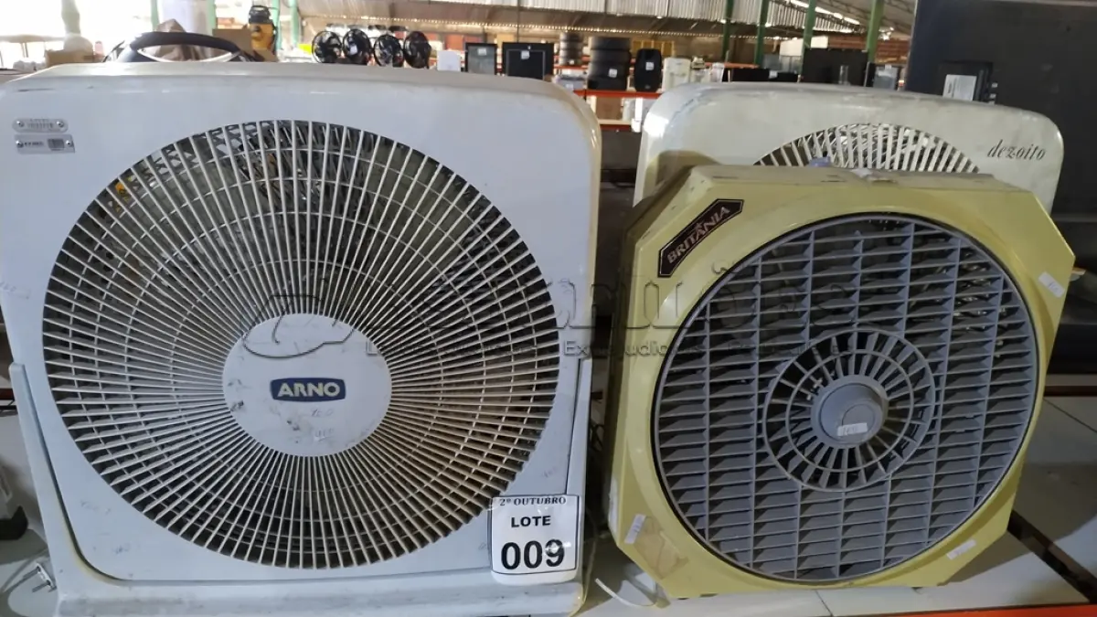 LOTE 009 - 04 VENTILADORES MARCAS E MODELOS DIVERSOS. (NO ESTADO) ATENÇÃO! FAZER A VISITAÇÃO ANTES DE ARREMATAR, NÃO SABEMOS SE FUNCIONA, LEILÃO NÃO TEM GARANTIA E NEM DEVOLUÇÃO, SUJEITO A POSSÍVEIS AVARIAS VISÍVEIS/OCULTAS E/OU AUSÊNCIA DE COMPONENTES.