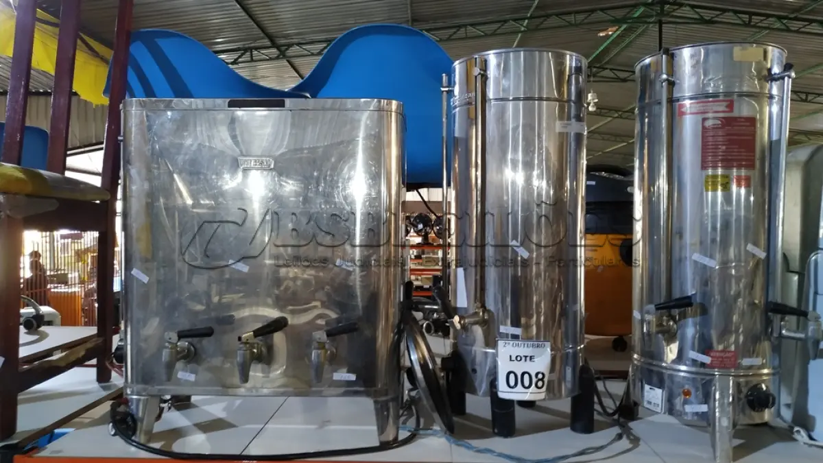 LOTE 008 - 03 CAFETEIRAS INDUSTRIAIS EM INOX COM AVARIAS. (NO ESTADO) ATENÇÃO! FAZER A VISITAÇÃO ANTES DE ARREMATAR, NÃO SABEMOS SE FUNCIONA, LEILÃO NÃO TEM GARANTIA E NEM DEVOLUÇÃO, SUJEITO A POSSÍVEIS AVARIAS VISÍVEIS/OCULTAS E/OU AUSÊNCIA DE COMPONENTES.