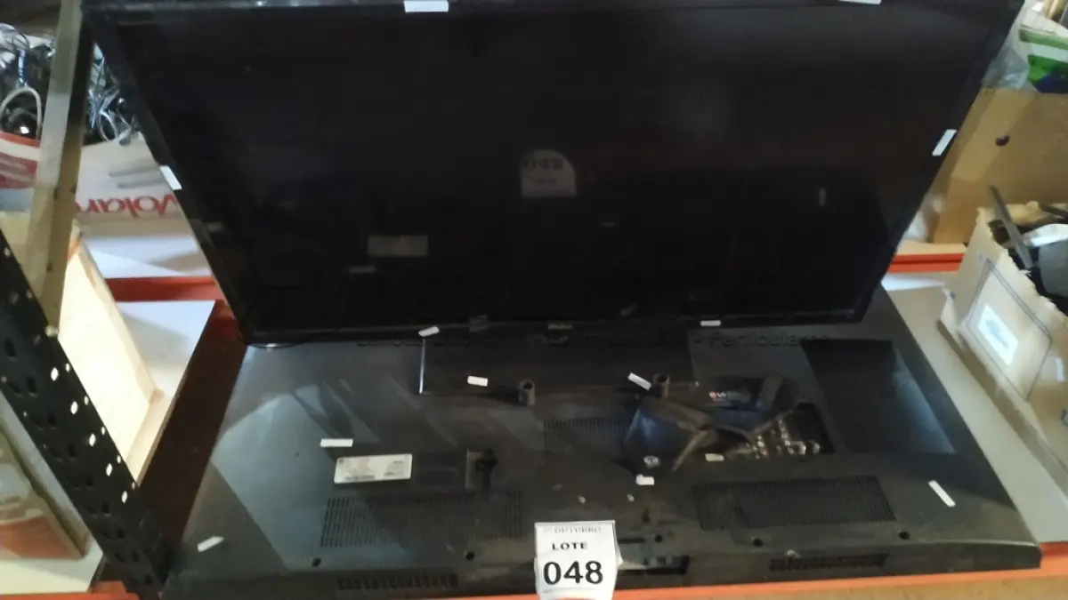 LOTE 048 - 01 TV LCD 47’’ MARCA LG E 01 TV LCD 40’’ MARCA PHILCO. (NO ESTADO) ATENÇÃO! FAZER A VISITAÇÃO ANTES DE ARREMATAR, NÃO SABEMOS SE FUNCIONA, LEILÃO NÃO TEM GARANTIA E NEM DEVOLUÇÃO, SUJEITO A POSSÍVEIS AVARIAS VISÍVEIS/OCULTAS E/OU AUSÊNCIA DE COMPONENTES.