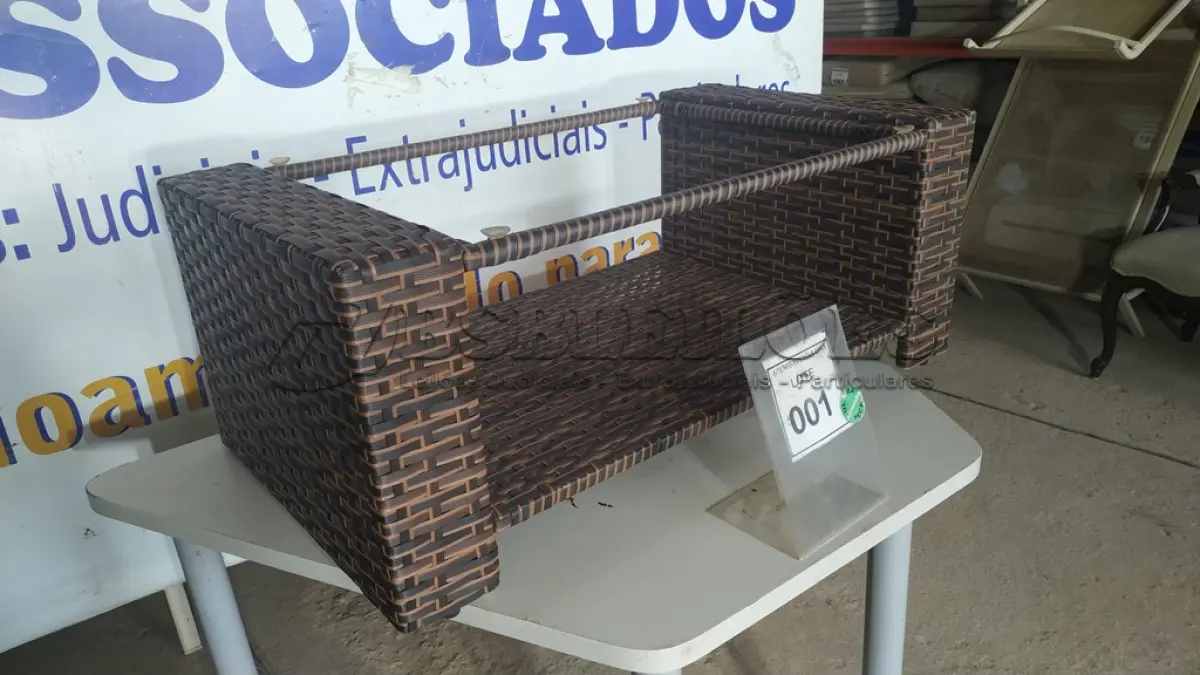 LOTE 001 - 01 MESA DE CENTRO DE JARDIM. (NO ESTADO EM QUE SE ENCONTRA. SUJEITO A AVARIAS OCULTAS/VISÍVEIS.) BH1484T