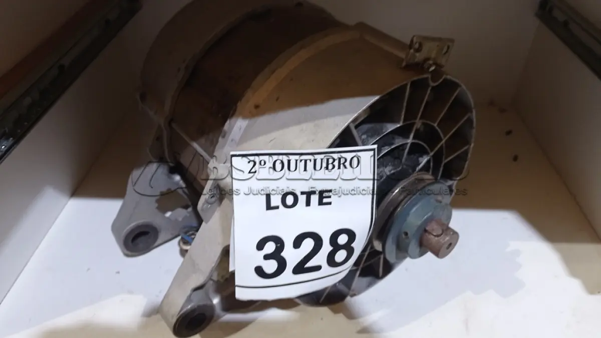 LOTE 328 - 01 MOTOR DE MÁQUINA DE LAVAR INDUSTRIAL. (NO ESTADO) ATENÇÃO! FAZER A VISITAÇÃO ANTES DE ARREMATAR, NÃO SABEMOS SE FUNCIONA, LEILÃO NÃO TEM GARANTIA E NEM DEVOLUÇÃO, SUJEITO A POSSÍVEIS AVARIAS VISÍVEIS/OCULTAS E/OU AUSÊNCIA DE COMPONENTES.