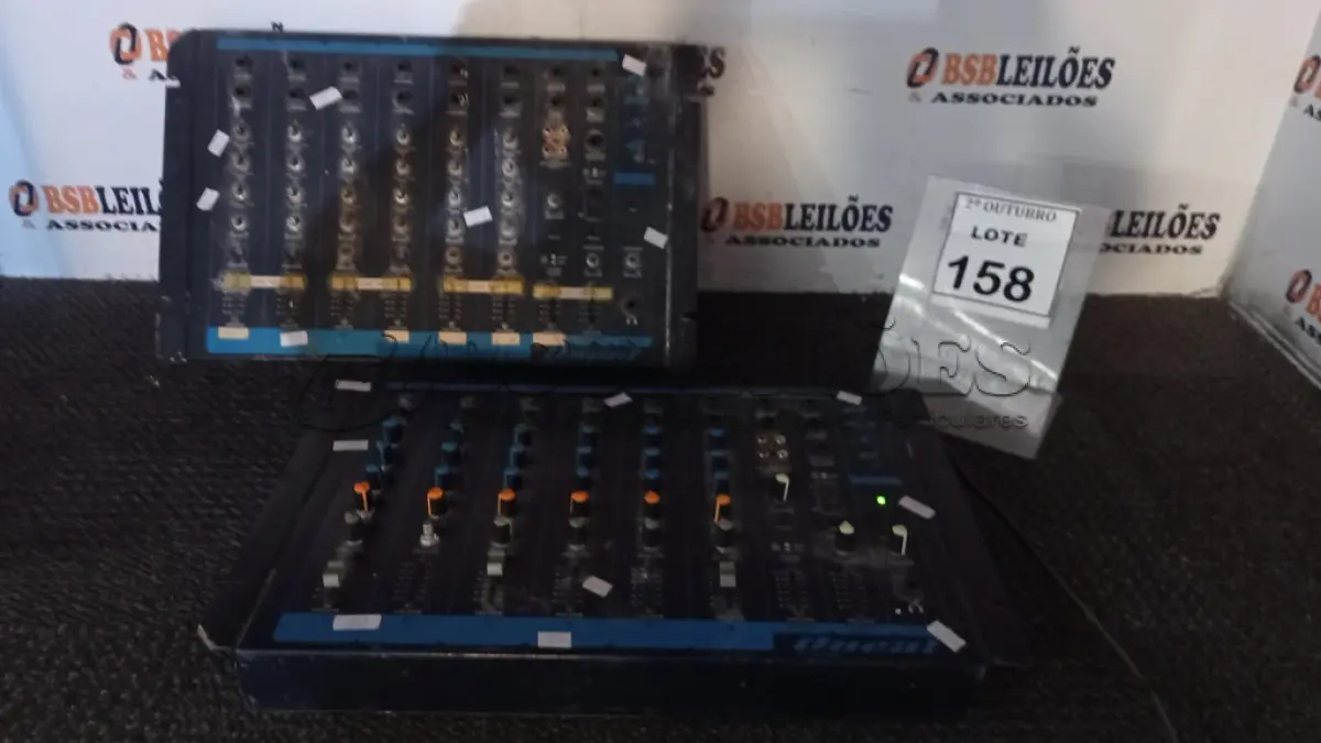 LOTE 158 - 02 MESAS DE SOM MARCA ONEAL. (NO ESTADO) ATENÇÃO! FAZER A VISITAÇÃO ANTES DE ARREMATAR, NÃO SABEMOS SE FUNCIONA, LEILÃO NÃO TEM GARANTIA E NEM DEVOLUÇÃO, SUJEITO A POSSÍVEIS AVARIAS VISÍVEIS/OCULTAS E/OU AUSÊNCIA DE COMPONENTES.