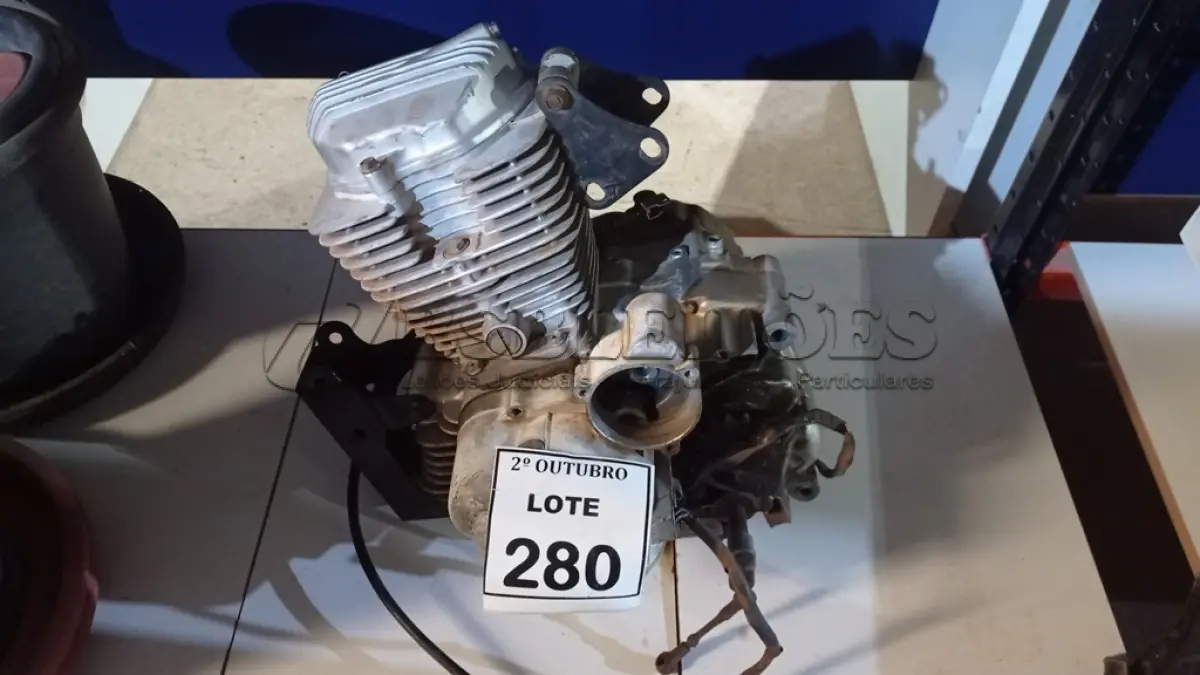 LOTE 280 - 01 MOTOR DE MOTO DAFRA. (NO ESTADO) ATENÇÃO! FAZER A VISITAÇÃO ANTES DE ARREMATAR, NÃO SABEMOS SE FUNCIONA, LEILÃO NÃO TEM GARANTIA E NEM DEVOLUÇÃO, SUJEITO A POSSÍVEIS AVARIAS VISÍVEIS/OCULTAS E/OU AUSÊNCIA DE COMPONENTES.