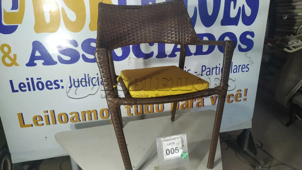 LOTE 005 - 01 CADEIRA DE JARDIM . (NO ESTADO EM QUE SE ENCONTRA. SUJEITO A AVARIAS OCULTAS/VISÍVEIS.) BH1587U