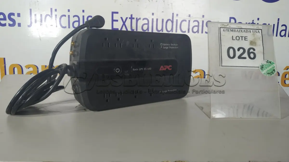LOTE 026 - 01 NOBREAK UNITS APC POWER SURGE PROTECTOR. (NO ESTADO EM QUE SE ENCONTRA. SUJEITO A AVARIAS OCULTAS/VISÍVEIS.)