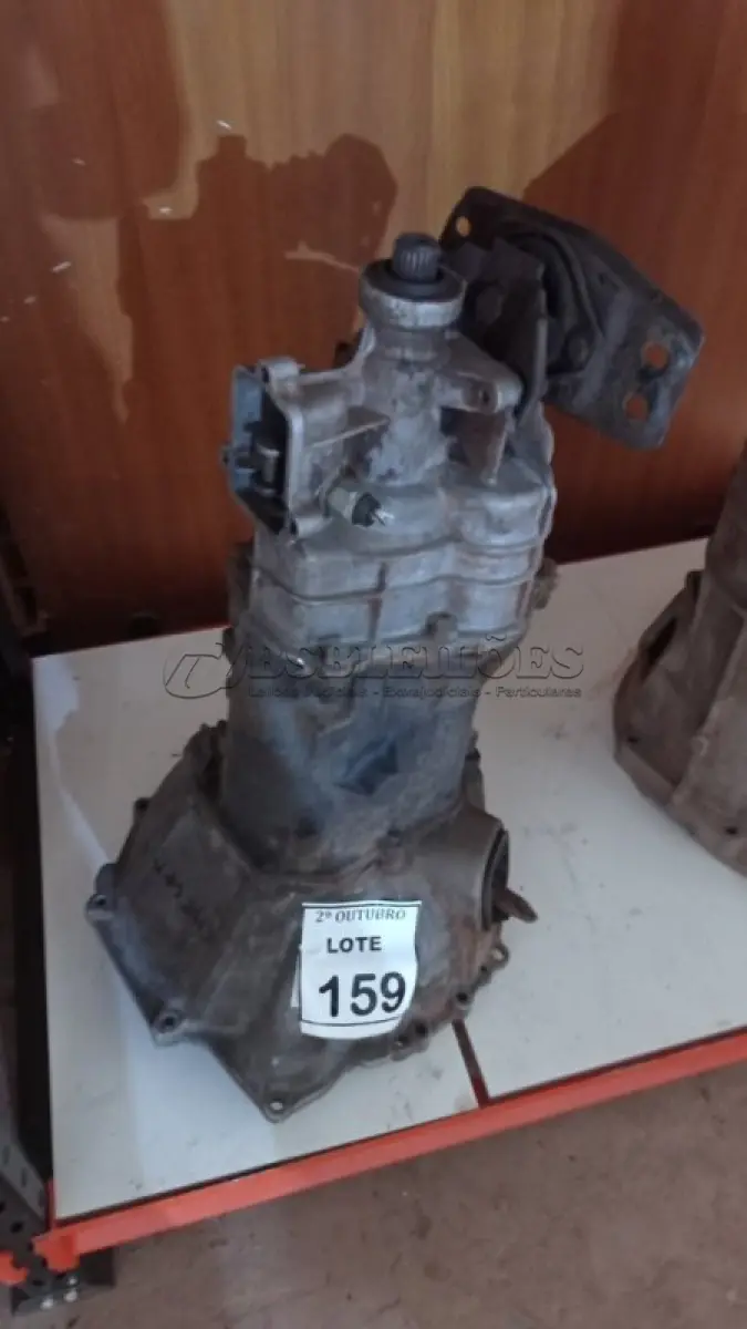 LOTE 159 - 01 CÂMBIO DE CHEVETTE. (NO ESTADO) ATENÇÃO! FAZER A VISITAÇÃO ANTES DE ARREMATAR, NÃO SABEMOS SE FUNCIONA, LEILÃO NÃO TEM GARANTIA E NEM DEVOLUÇÃO, SUJEITO A POSSÍVEIS AVARIAS VISÍVEIS/OCULTAS E/OU AUSÊNCIA DE COMPONENTES.