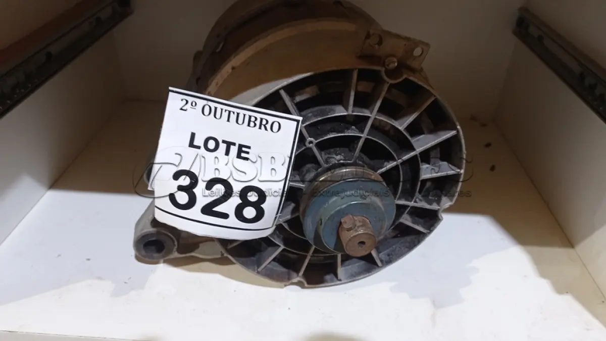 LOTE 328 - 01 MOTOR DE MÁQUINA DE LAVAR INDUSTRIAL. (NO ESTADO) ATENÇÃO! FAZER A VISITAÇÃO ANTES DE ARREMATAR, NÃO SABEMOS SE FUNCIONA, LEILÃO NÃO TEM GARANTIA E NEM DEVOLUÇÃO, SUJEITO A POSSÍVEIS AVARIAS VISÍVEIS/OCULTAS E/OU AUSÊNCIA DE COMPONENTES.