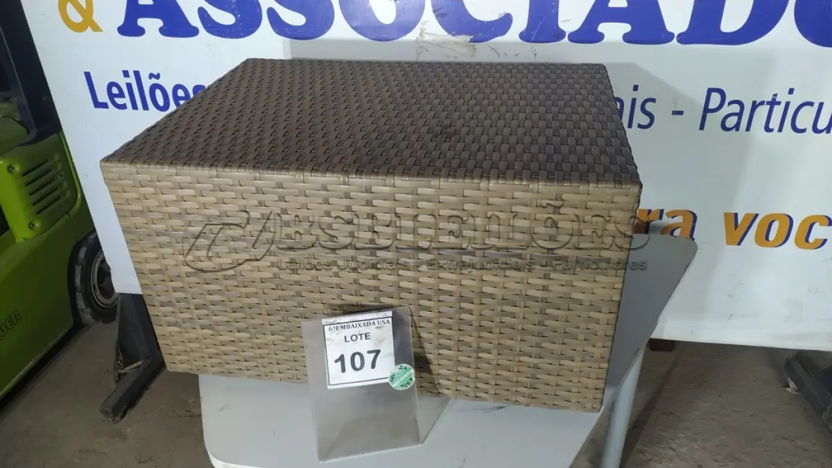 LOTE 107 - 01 MESA DE CENTRO DE JARDIM. (NO ESTADO EM QUE SE ENCONTRA. SUJEITO A AVARIAS OCULTAS/VISÍVEIS.) BH1517M