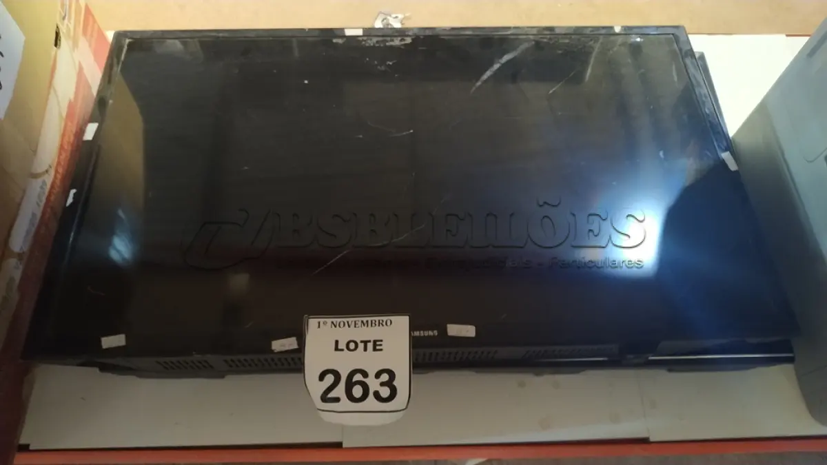 LOTE 263 - 02 TVS LCD 32’’ MARCAS SAMSUNG E PANASONIC. (NO ESTADO) ATENÇÃO! FAZER A VISITAÇÃO ANTES DE ARREMATAR, NÃO SABEMOS SE FUNCIONA, LEILÃO NÃO TEM GARANTIA E NEM DEVOLUÇÃO, SUJEITO A POSSÍVEIS AVARIAS VISÍVEIS/OCULTAS E/OU AUSÊNCIA DE COMPONENTES.