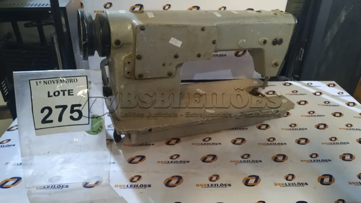 LOTE 275 - 01 MÁQUINA DE COSTURA MARCA YAMATA. (NO ESTADO) ATENÇÃO! FAZER A VISITAÇÃO ANTES DE ARREMATAR, NÃO SABEMOS SE FUNCIONA, LEILÃO NÃO TEM GARANTIA E NEM DEVOLUÇÃO, SUJEITO A POSSÍVEIS AVARIAS VISÍVEIS/OCULTAS E/OU AUSÊNCIA DE COMPONENTES.