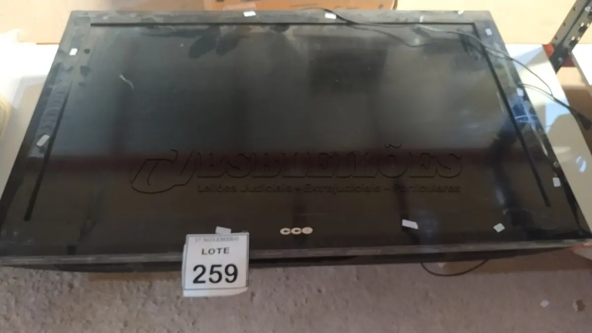 LOTE 259 - 01 TV LCD 42’’ MARCA CCE E 01 TV LCD 40’’ MARCA PHILIPS. (NO ESTADO) ATENÇÃO! FAZER A VISITAÇÃO ANTES DE ARREMATAR, NÃO SABEMOS SE FUNCIONA, LEILÃO NÃO TEM GARANTIA E NEM DEVOLUÇÃO, SUJEITO A POSSÍVEIS AVARIAS VISÍVEIS/OCULTAS E/OU AUSÊNCIA DE COMPONENTES.