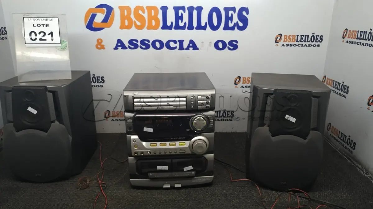 LOTE 021 - 01 APARELHO DE SOM COM 02 CAIXAS. (NO ESTADO) ATENÇÃO! FAZER A VISITAÇÃO ANTES DE ARREMATAR, NÃO SABEMOS SE FUNCIONA, LEILÃO NÃO TEM GARANTIA E NEM DEVOLUÇÃO, SUJEITO A POSSÍVEIS AVARIAS VISÍVEIS/OCULTAS E/OU AUSÊNCIA DE COMPONENTES.