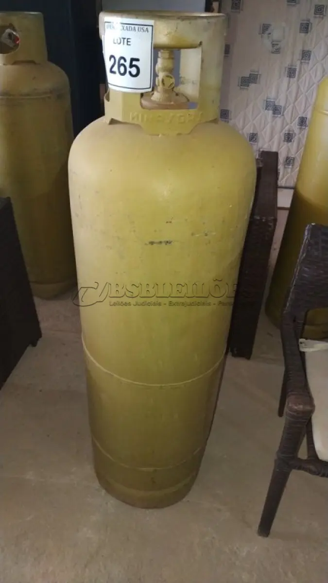 LOTE 265 - 01 BOTIJÃO DE GÁS VAZIO P45. (NO ESTADO EM QUE SE ENCONTRA. SUJEITO A AVARIAS OCULTAS/VISÍVEIS.)