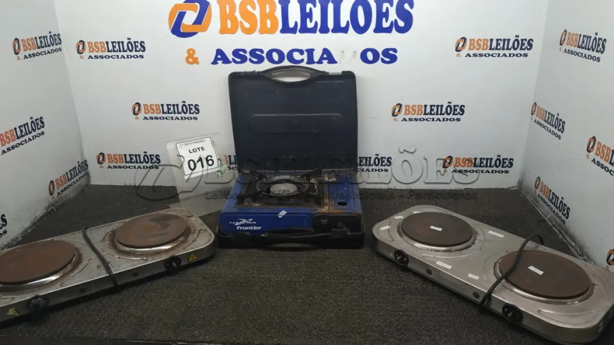 LOTE 016 - 03 FOGÕES ELÉTRICOS PORTÁTEIS MARCAS E MODELOS DIVERSOS. (NO ESTADO) ATENÇÃO! FAZER A VISITAÇÃO ANTES DE ARREMATAR, NÃO SABEMOS SE FUNCIONA, LEILÃO NÃO TEM GARANTIA E NEM DEVOLUÇÃO, SUJEITO A POSSÍVEIS AVARIAS VISÍVEIS/OCULTAS E/OU AUSÊNCIA DE COMPONENTES.