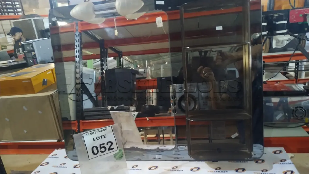 LOTE 052 - 01 APARELHO DE GINÁSTICA E 01 ESPELHO DE BANHEIRO. (NO ESTADO) ATENÇÃO! FAZER A VISITAÇÃO ANTES DE ARREMATAR, NÃO SABEMOS SE FUNCIONA, LEILÃO NÃO TEM GARANTIA E NEM DEVOLUÇÃO, SUJEITO A POSSÍVEIS AVARIAS VISÍVEIS/OCULTAS E/OU AUSÊNCIA DE COMPONENTES.