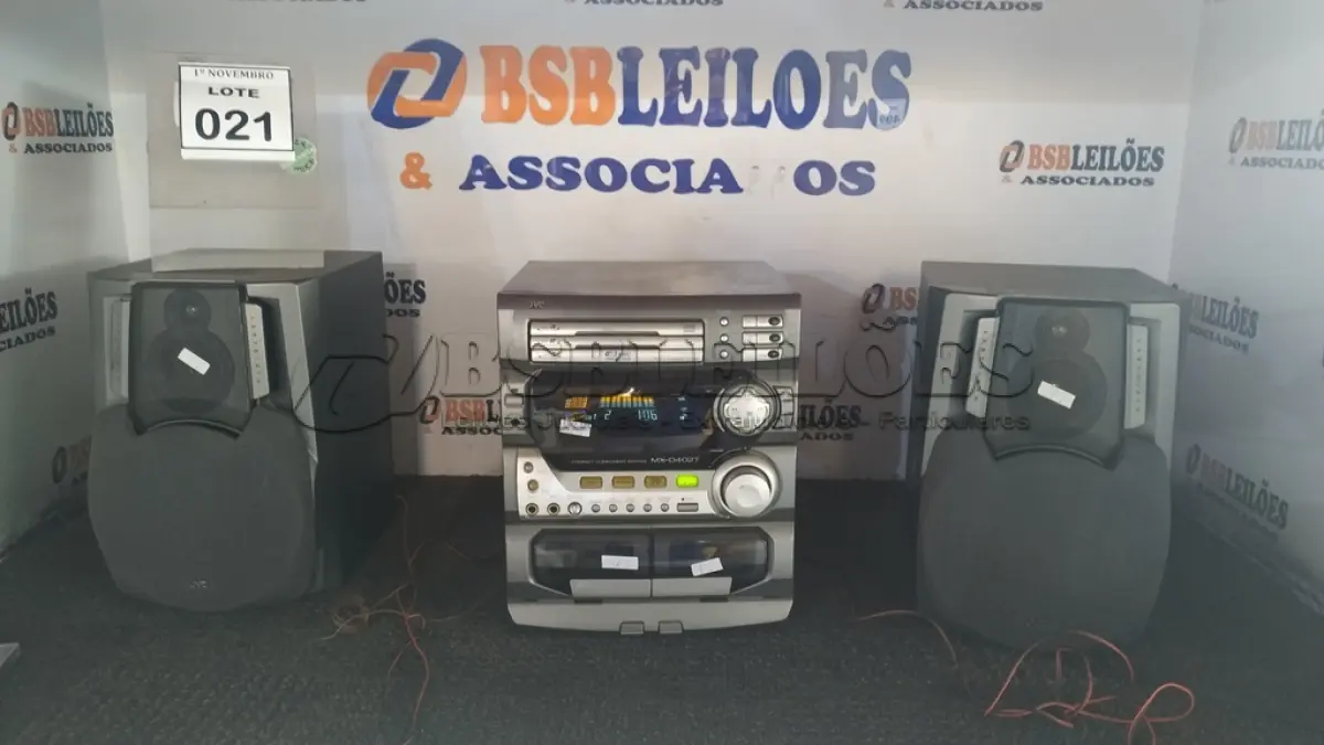 LOTE 021 - 01 APARELHO DE SOM COM 02 CAIXAS. (NO ESTADO) ATENÇÃO! FAZER A VISITAÇÃO ANTES DE ARREMATAR, NÃO SABEMOS SE FUNCIONA, LEILÃO NÃO TEM GARANTIA E NEM DEVOLUÇÃO, SUJEITO A POSSÍVEIS AVARIAS VISÍVEIS/OCULTAS E/OU AUSÊNCIA DE COMPONENTES.