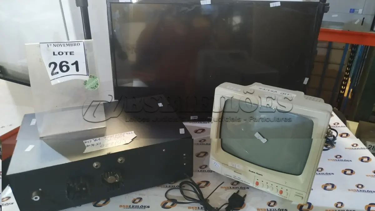 LOTE 261 - 01 TV LCD 28’’ MARCA PHILCO, 01 TRANSMISSOR FM ALCANCE 15KM E 01 MONITOR PARA CÂMERAS MARCA RÁDO SHACK. (NO ESTADO) ATENÇÃO! FAZER A VISITAÇÃO ANTES DE ARREMATAR, NÃO SABEMOS SE FUNCIONA, LEILÃO NÃO TEM GARANTIA E NEM DEVOLUÇÃO, SUJEITO A POSSÍVEIS AVARIAS VISÍVEIS/OCULTAS E/OU AUSÊNCIA DE COMPONENTES.