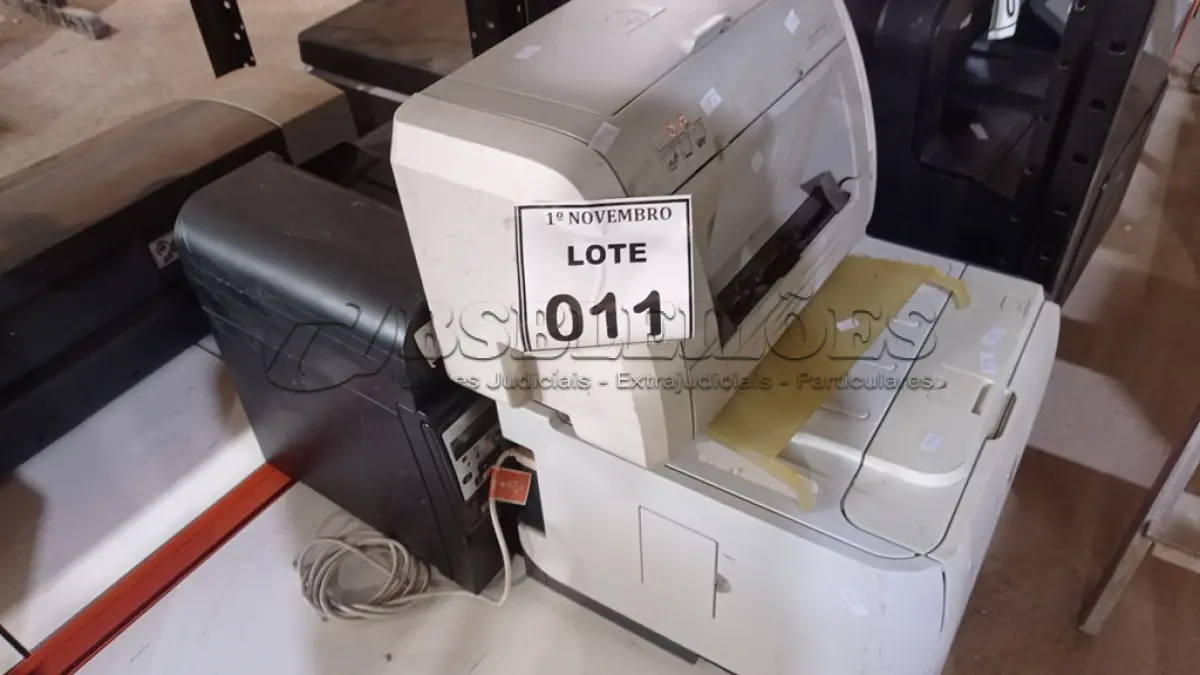 LOTE 011 - 03 IMPRESSORAS DE MARCAS E MODELOS DIVERSOS. (NO ESTADO) ATENÇÃO! FAZER A VISITAÇÃO ANTES DE ARREMATAR, NÃO SABEMOS SE FUNCIONA, LEILÃO NÃO TEM GARANTIA E NEM DEVOLUÇÃO, SUJEITO A POSSÍVEIS AVARIAS VISÍVEIS/OCULTAS E/OU AUSÊNCIA DE COMPONENTES.