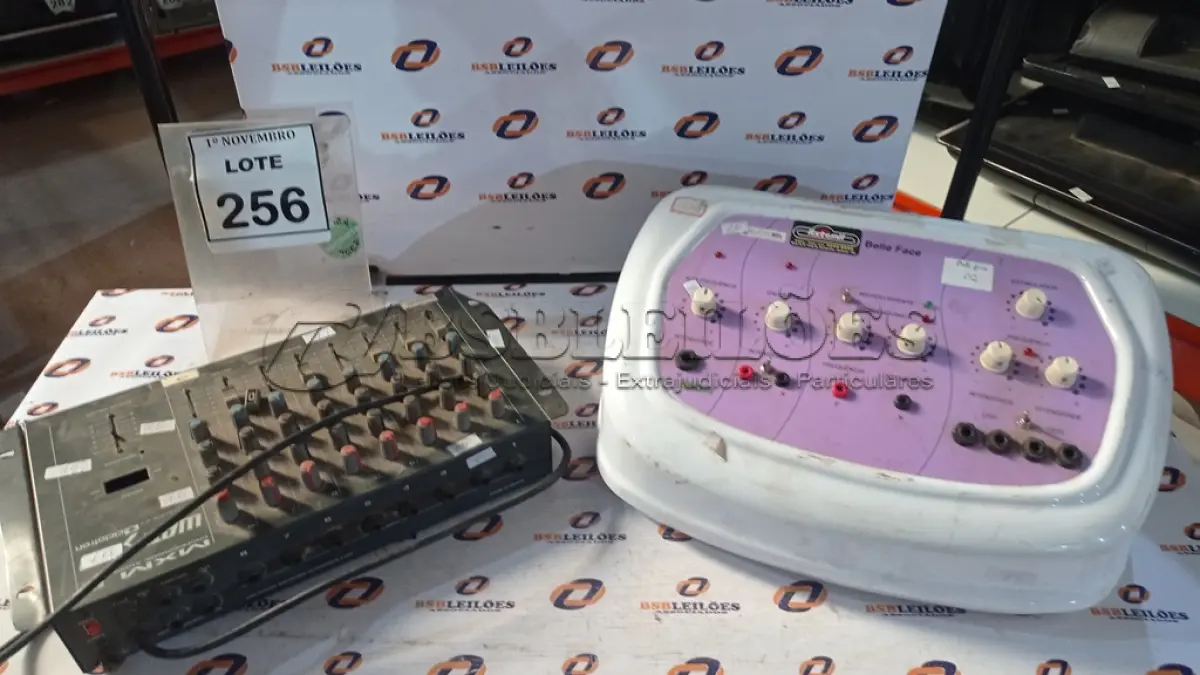 LOTE 256 - 01 APARELHO DE ALTA FREQUÊNCIA BELLE FACE MARCA ELETROBEL E 01 MESA DE SOM MXM 8. (NO ESTADO) ATENÇÃO! FAZER A VISITAÇÃO ANTES DE ARREMATAR, NÃO SABEMOS SE FUNCIONA, LEILÃO NÃO TEM GARANTIA E NEM DEVOLUÇÃO, SUJEITO A POSSÍVEIS AVARIAS VISÍVEIS/OCULTAS E/OU AUSÊNCIA DE COMPONENTES