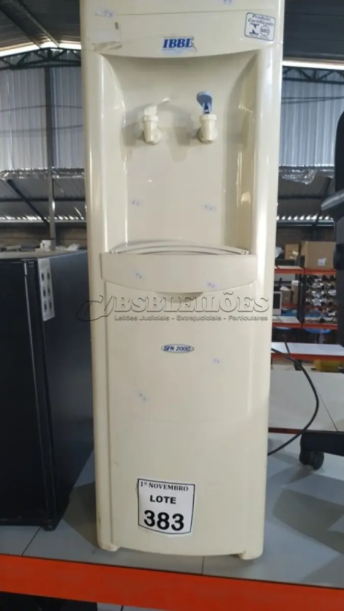LOTE 383 - 01 BEBEDOURO PARA GARRAFÃO. (NO ESTADO) ATENÇÃO! FAZER A VISITAÇÃO ANTES DE ARREMATAR, NÃO SABEMOS SE FUNCIONA, LEILÃO NÃO TEM GARANTIA E NEM DEVOLUÇÃO, SUJEITO A POSSÍVEIS AVARIAS VISÍVEIS/OCULTAS E/OU AUSÊNCIA DE COMPONENTES.