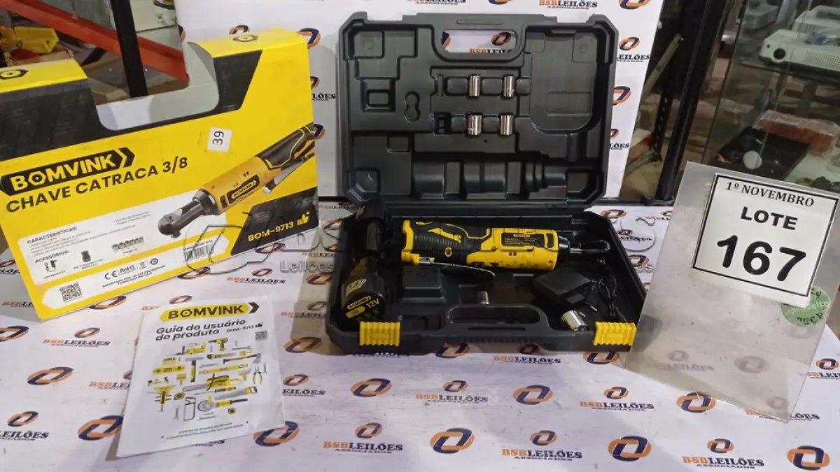 LOTE 167 - 01 CHAVE CATRACA 3/8 COM 02 BATERIAS, MALETA E ACESSÓRIOS. (NO ESTADO) ATENÇÃO! FAZER A VISITAÇÃO ANTES DE ARREMATAR, NÃO SABEMOS SE FUNCIONA. LEILÃO NÃO TEM GARANTIA E NEM DEVOLUÇÃO, SUJEITO A POSSÍVEIS AVARIAS VISÍVEIS/OCULTAS E/OU AUSÊNCIA DE COMPONENTES.