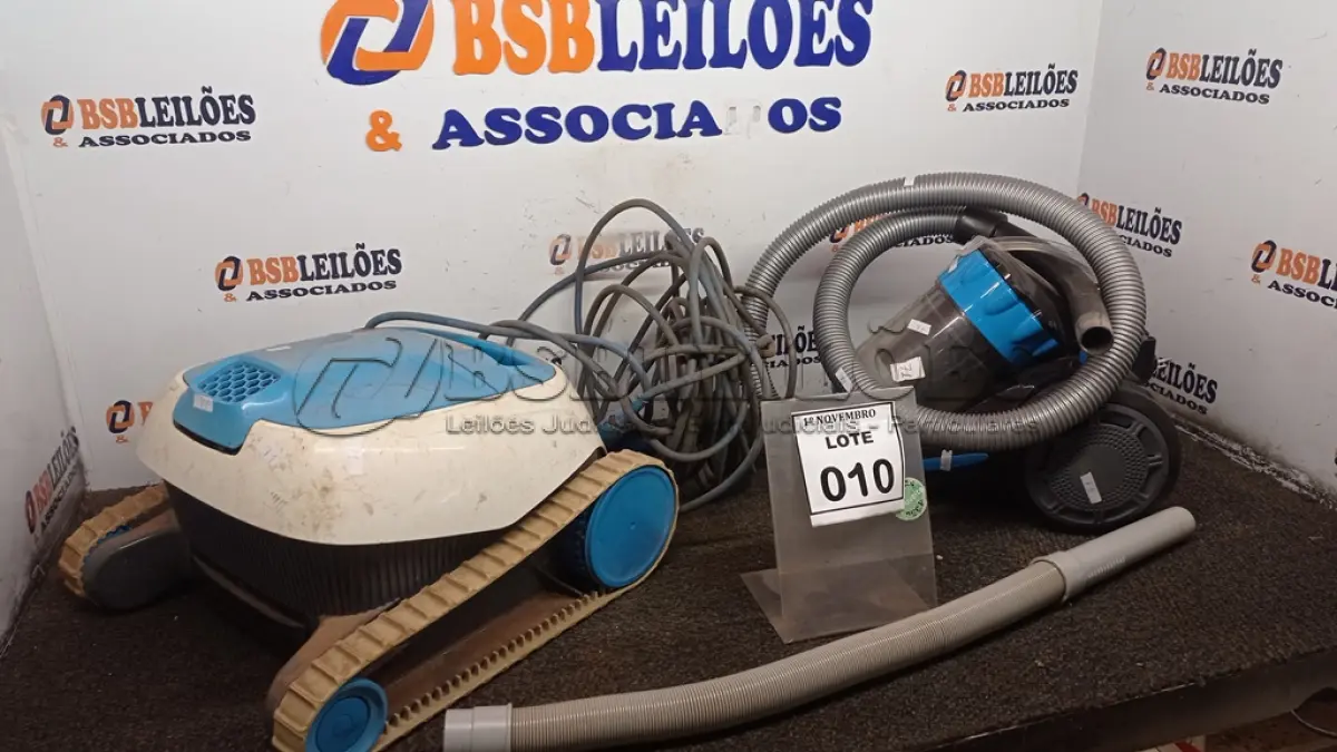 LOTE 010 - 01 ROBÔ ASPIRADOR DE PISCINA E 01 ASPIRADOR DO PÓ MODELO SMART MARCA ELECTROLUX (NO ESTADO) ATENÇÃO! FAZER A VISITAÇÃO ANTES DE ARREMATAR, NÃO SABEMOS SE FUNCIONA, LEILÃO NÃO TEM GARANTIA E NEM DEVOLUÇÃO, SUJEITO A POSSÍVEIS AVARIAS