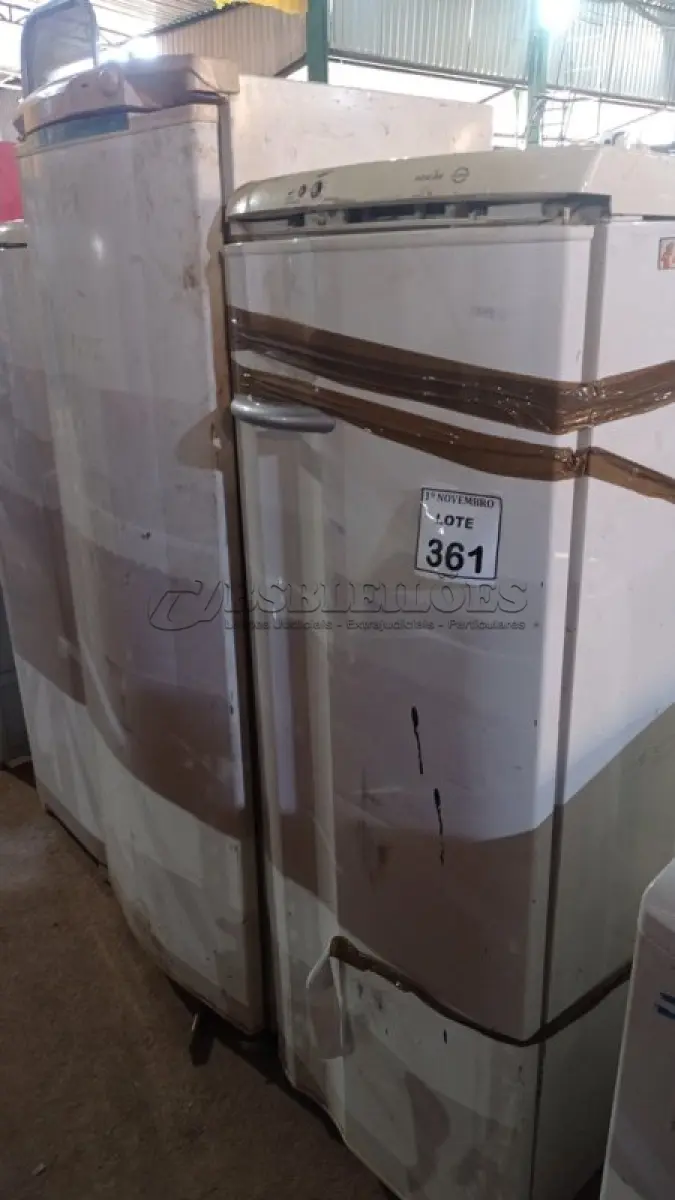 LOTE 361 - 03 GELADEIRAS MARCAS DIVERSAS PARA RETIRADA DE PEÇAS. (NO ESTADO) ATENÇÃO! FAZER A VISITAÇÃO ANTES DE ARREMATAR, NÃO SABEMOS SE FUNCIONA, LEILÃO NÃO TEM GARANTIA E NEM DEVOLUÇÃO, SUJEITO A POSSÍVEIS AVARIAS VISÍVEIS/OCULTAS E/OU AUSÊNCIA DE COMPONENTES.