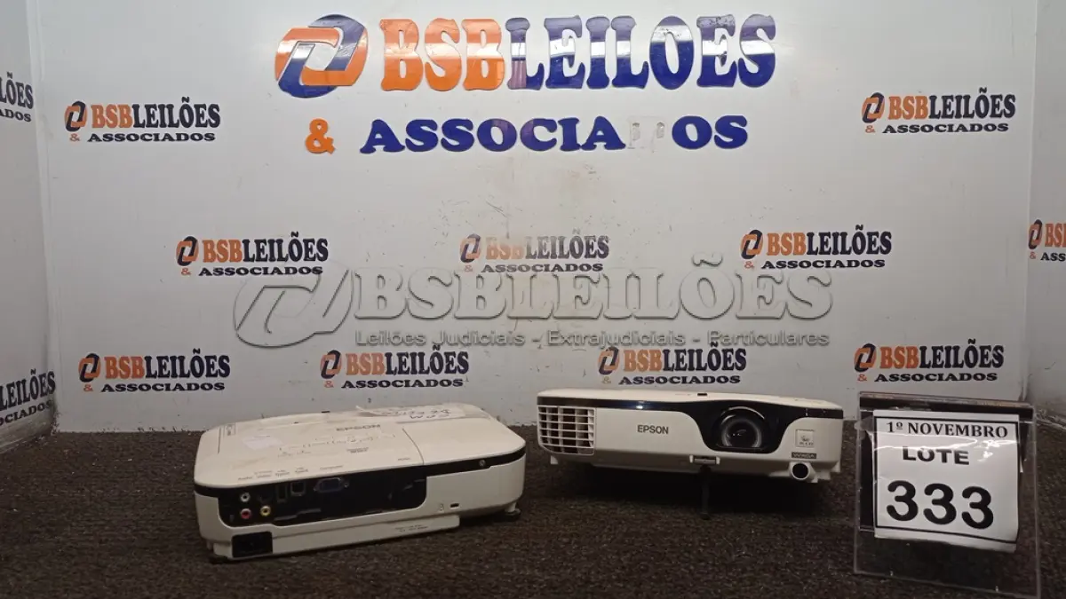LOTE 333 - 02 PROJETORES MARCA EPSON PARA RETIRADA DE PEÇAS. (NO ESTADO) ATENÇÃO! FAZER A VISITAÇÃO ANTES DE ARREMATAR, NÃO SABEMOS SE FUNCIONA, LEILÃO NÃO TEM GARANTIA E NEM DEVOLUÇÃO, SUJEITO A POSSÍVEIS AVARIAS VISÍVEIS/OCULTAS E/OU AUSÊNCIA DE COMPONENTES.