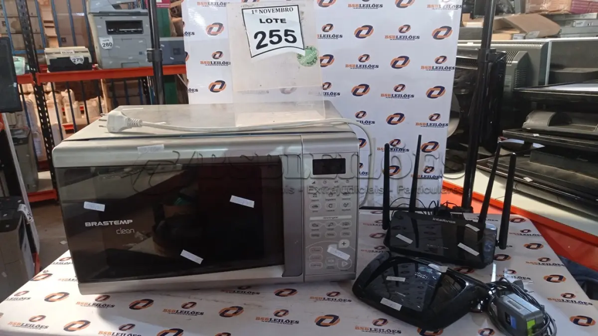 LOTE 255 - 01 MICRO-ONDAS MARCA BRASTEMP E 02 ROTEADORES. (NO ESTADO) ATENÇÃO! FAZER A VISITAÇÃO ANTES DE ARREMATAR, NÃO SABEMOS SE FUNCIONA, LEILÃO NÃO TEM GARANTIA E NEM DEVOLUÇÃO, SUJEITO A POSSÍVEIS AVARIAS VISÍVEIS/OCULTAS E/OU AUSÊNCIA DE COMPONENTES.