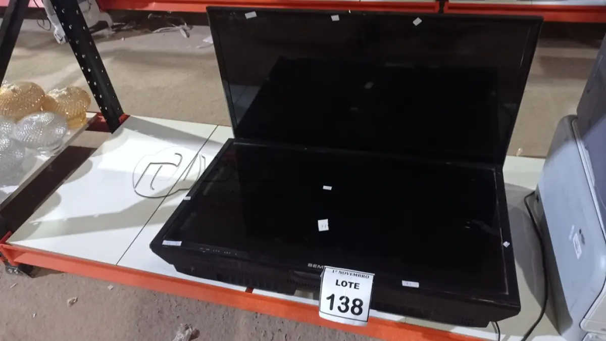 LOTE 138 - 02 TVS LCD 32’’ MARCAS SEMP TOSHIBA E SAMSUNG . (NO ESTADO) ATENÇÃO! FAZER A VISITAÇÃO ANTES DE ARREMATAR, NÃO SABEMOS SE FUNCIONA, LEILÃO NÃO TEM GARANTIA E NEM DEVOLUÇÃO, SUJEITO A POSSÍVEIS AVARIAS VISÍVEIS/OCULTAS E/OU AUSÊNCIA DE COMPONENTES.